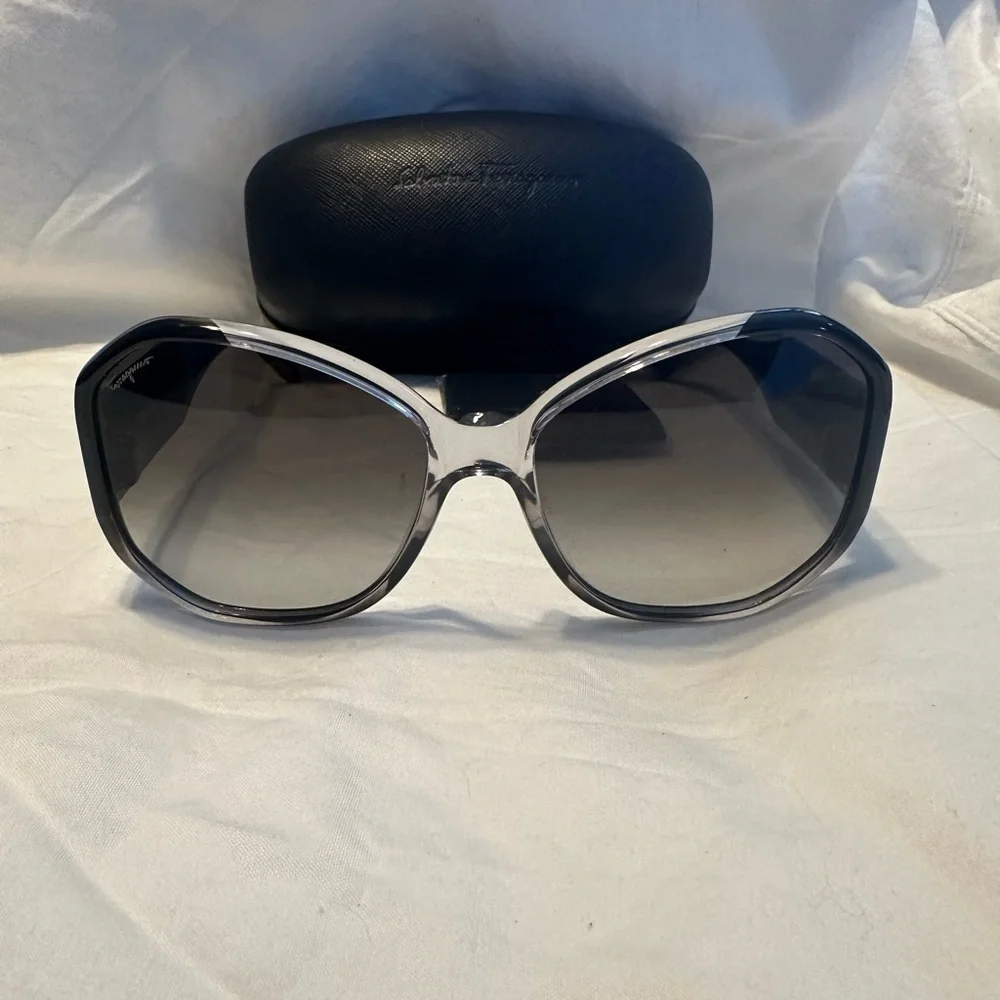 Salvatore Ferragamo ferragamo round